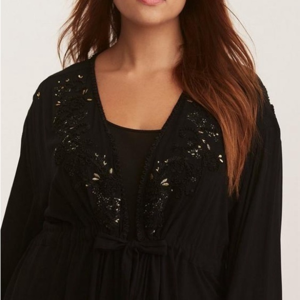 Women’s torrid 1 Gold Black Embroidered Challis Tie Front Top 1x 14 16